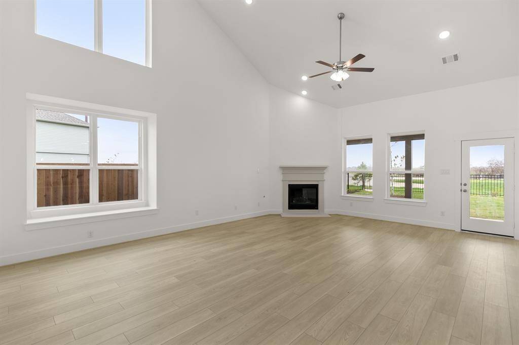 Natural light glistens through every inch of this stunner!
