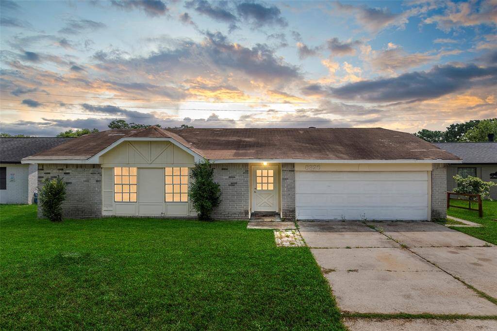 Welcome home to 8326 Sorrel Drive located in the established neighborhood of Westbank in Northwest Houston!