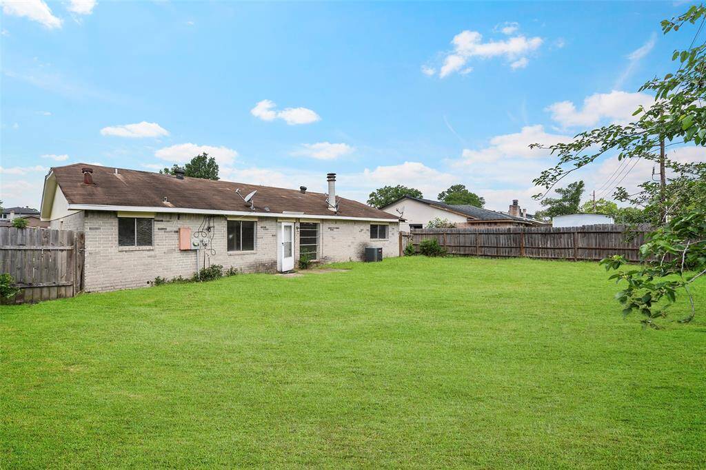 Plenty of room for soccer games, flag football & backyard cookouts!