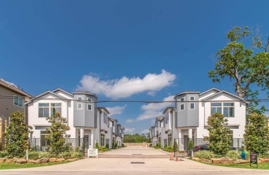 Make Spring Knoll Estates your new home! Book your private tour TODAY!