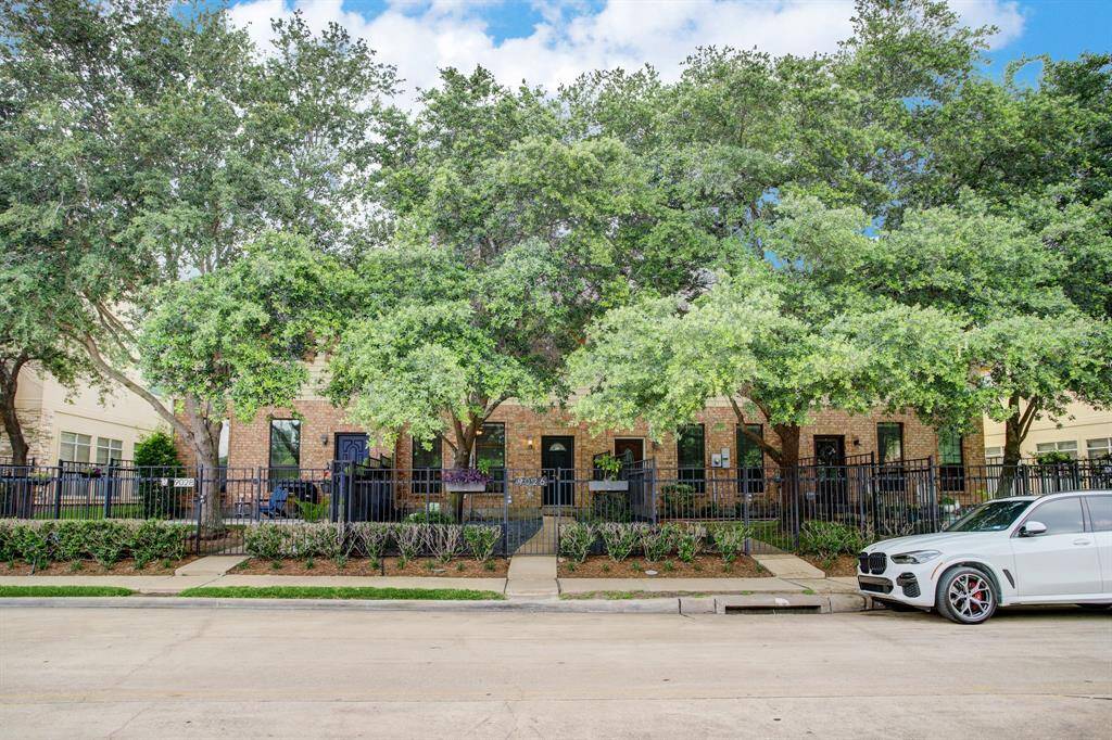 9026 Lakes At 610 Drive is a 3 bedroom 3.5 bath 2 car attached garage townhome with 2088 square feet.