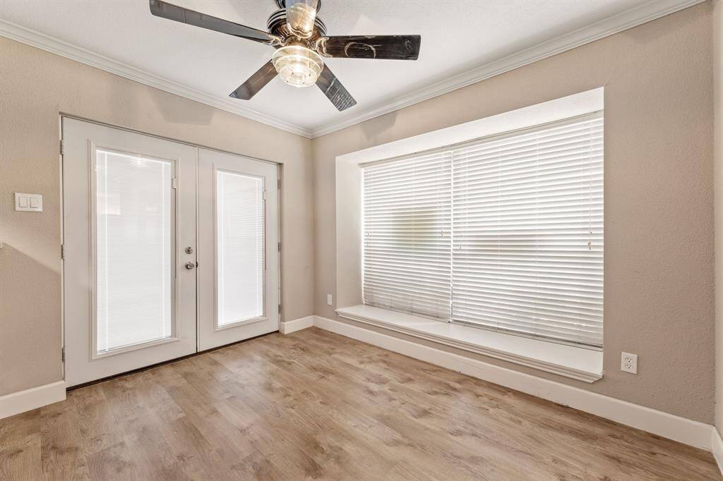 Dining area with ceiling fan leads to the patio