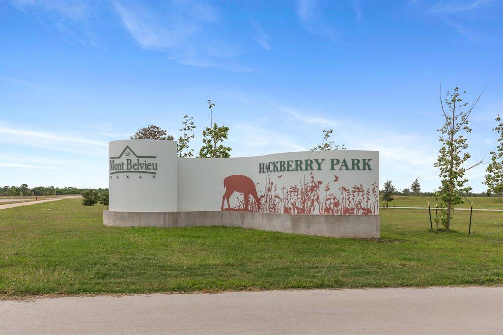 Home has no back neighbors and overlooks Hackberry Park!!
