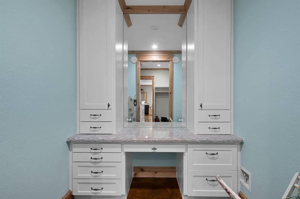 Private Vanity in Primary Closest