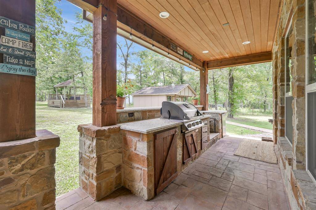 Outdoor Kitchen
