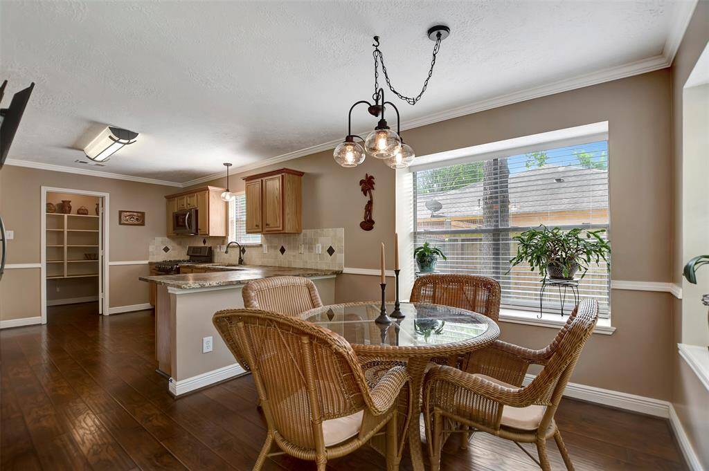 The breakfast bar and breakfast area.