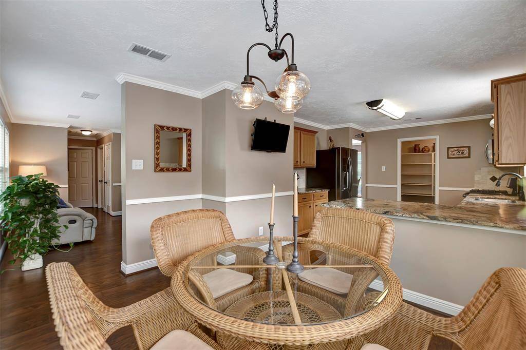 Another view of the kitchen.