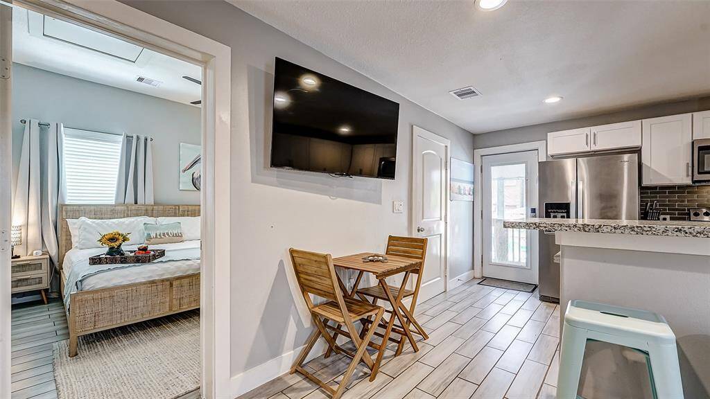 Breakfast nook along with the island bar and outside has more bar seating!