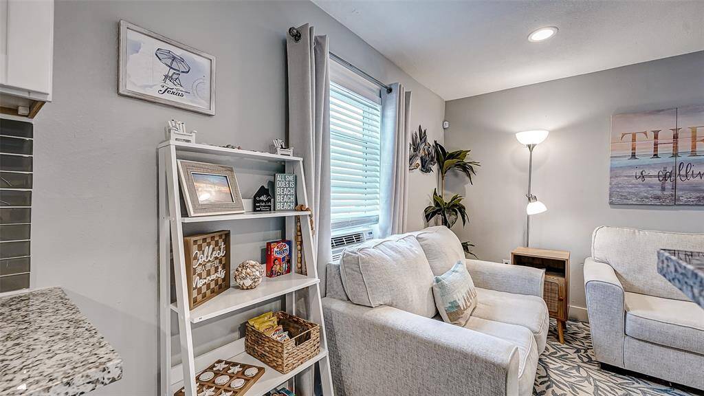 Beachy details everywhere!