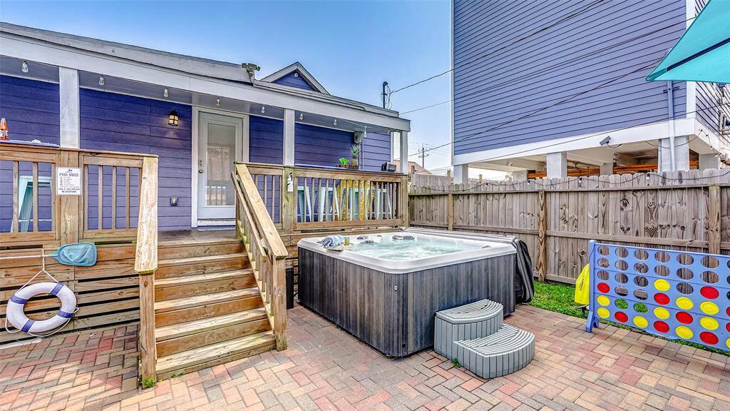 This backyard has everything you need for an island vacation!