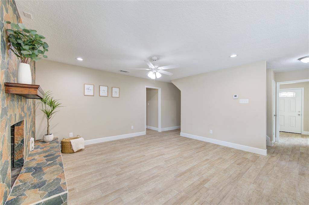 Bright and spacious living area is open and inviting. Perfect for entertaining.