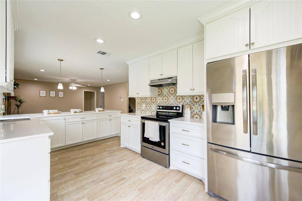 Quartz counter, custom built cabinets, beautiful backsplash creates stylish elegance.