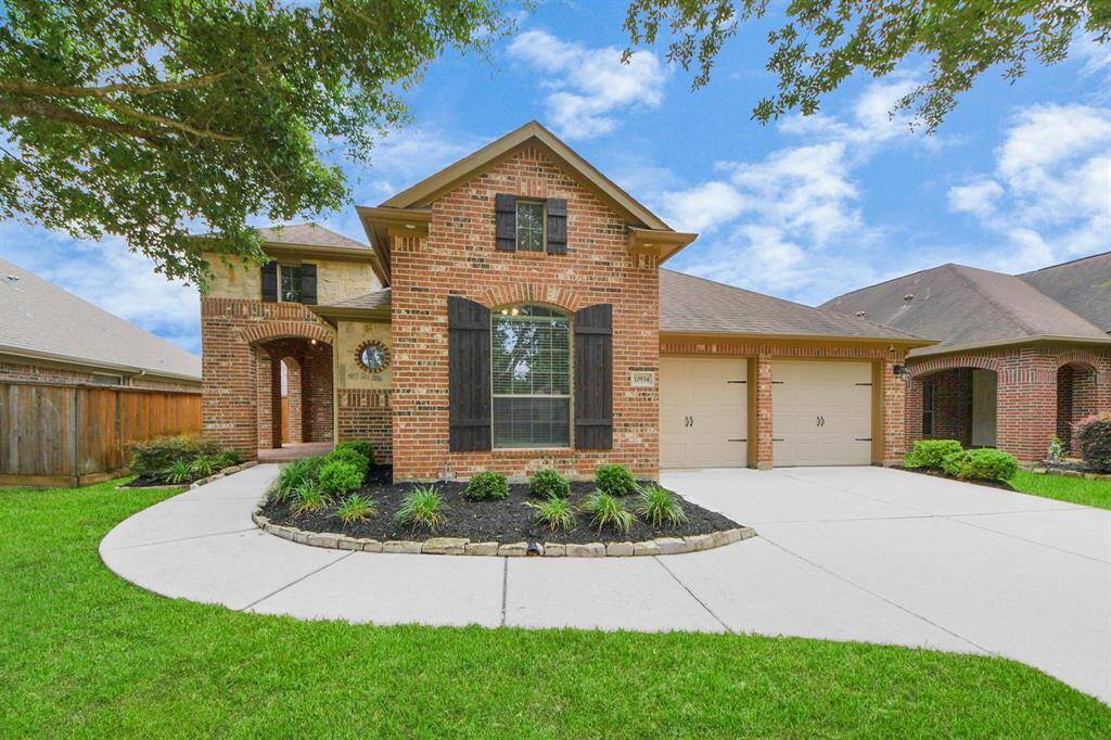 Welcome home to 10934 Visconti Court in the Lakes of Bella Terra!