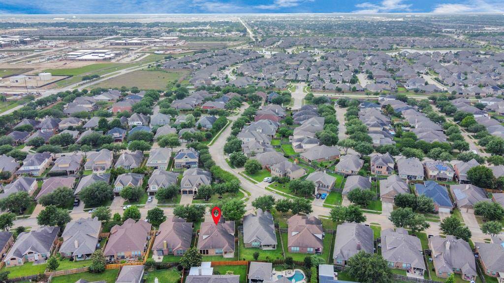 Prime location meets suburban charm—enjoy peaceful living while staying close to schools, shops, and parks in this thriving neighborhood.