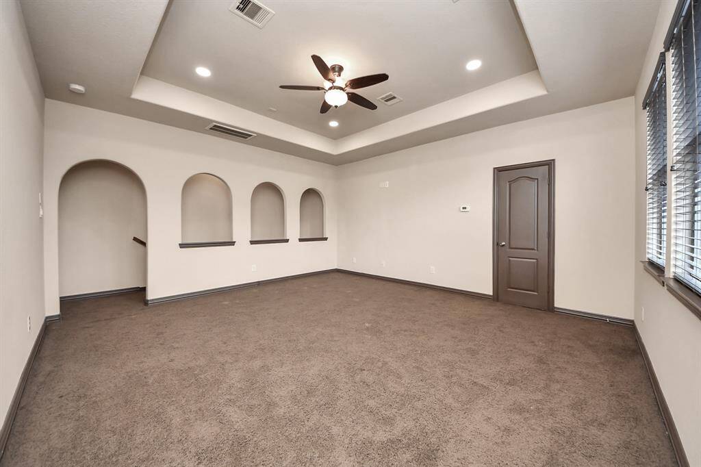 Private backyard with covered patio – ideal for weekend BBQs.