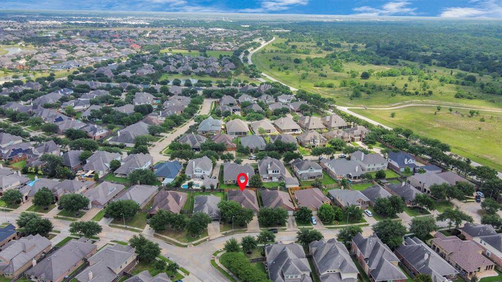 Perfectly placed! Nestled in a well-maintained community with access to scenic greenbelts and walking trails just steps from your backyard.