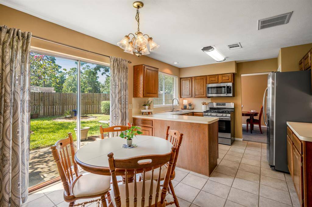 Bright, eat-in kitchen