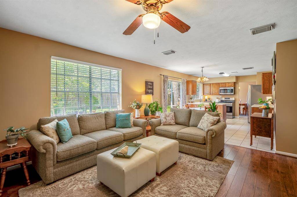Great open floor plan with lots of natural light