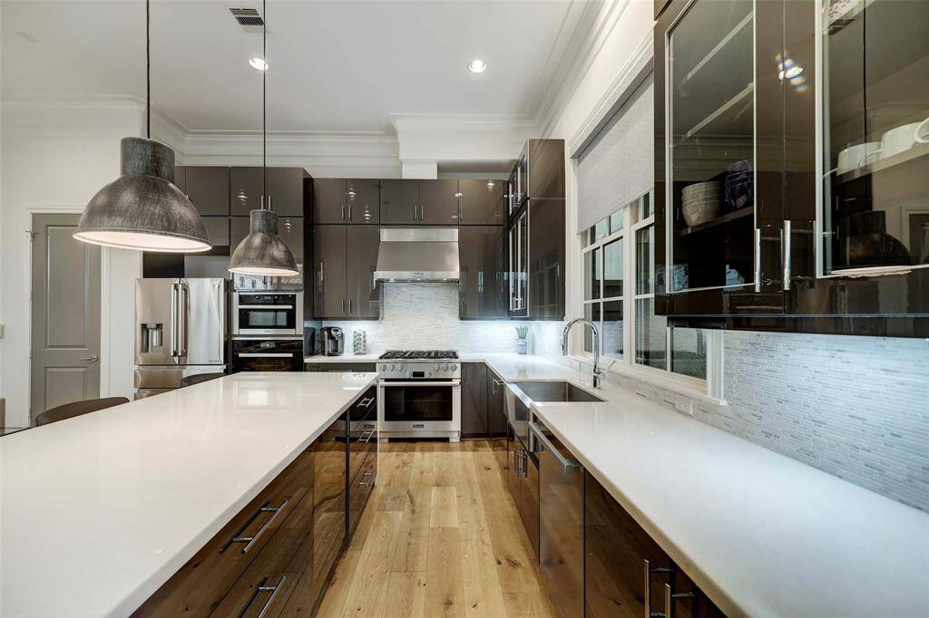 Another view of the kitchen.