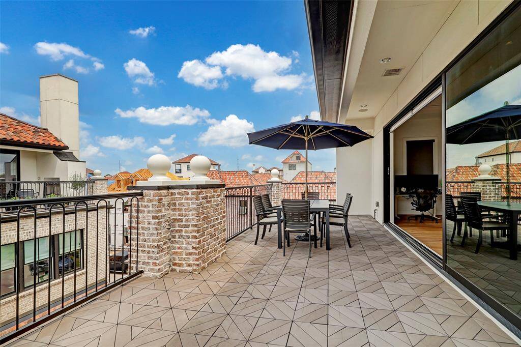 Plenty of space for more outdoor entertaining. There is a gas line for a fire pit and a hose bib as well.