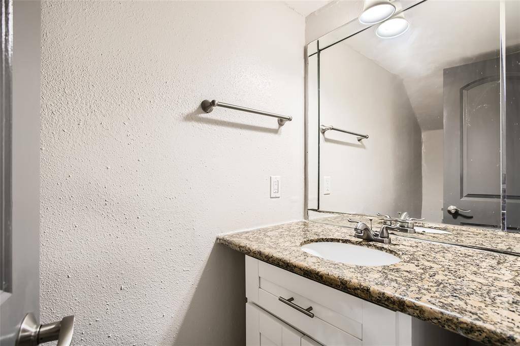 1/2 Bath