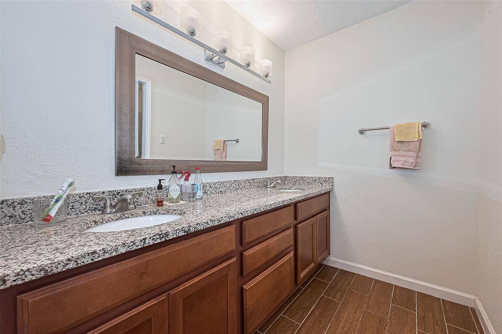 Secondary Bath Downstairs