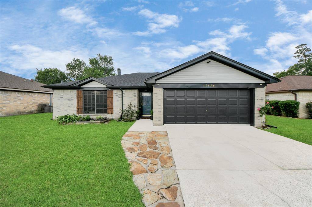 Welcome to 16926 Hummingbird Dr!
