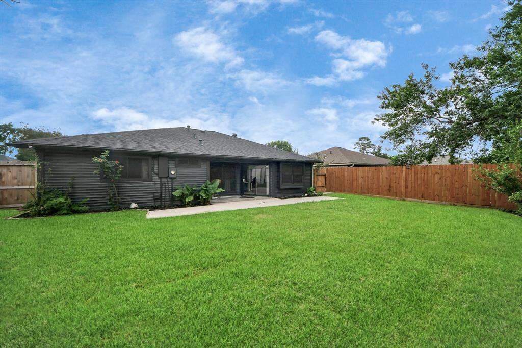 Note the recently replaced shared fence!