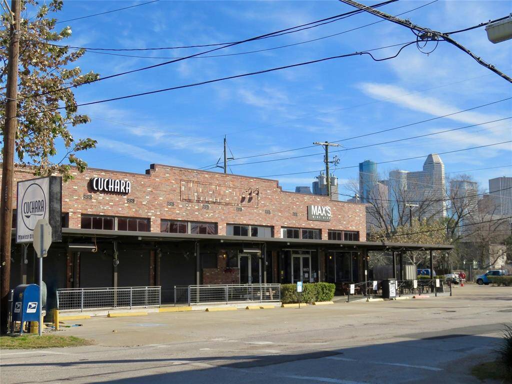 Dining and entertainment within walking distance!