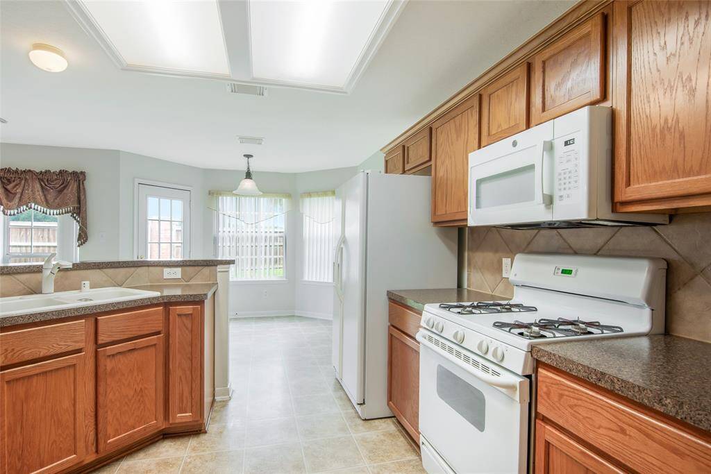 Kitchen with Gas Range, Microwave and Refrigerator Stays!