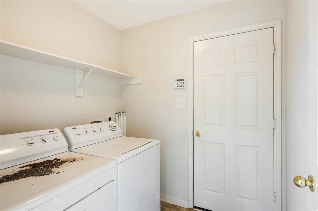 Walk-through Utility Room from Garage!