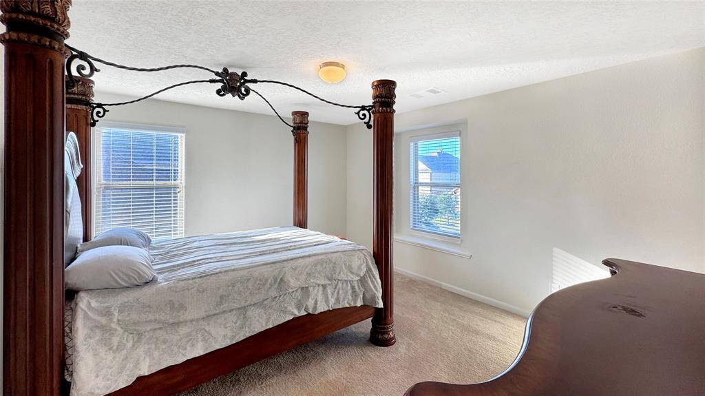 Secondary bedroom