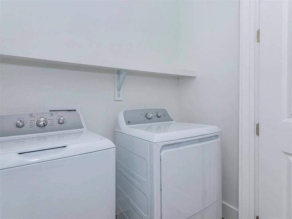 Full sized washer/dryer included