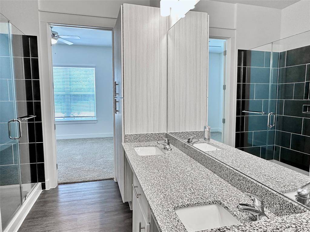 Double sinks and granite countertops