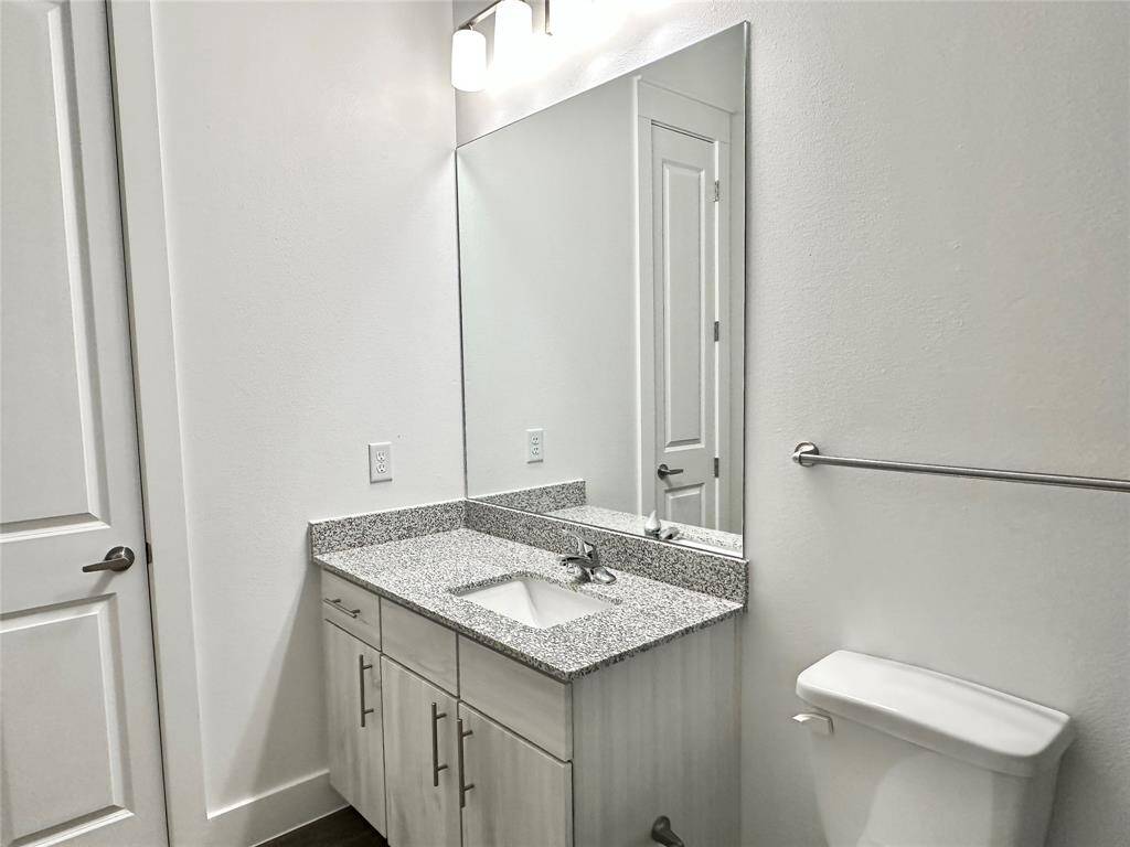 Granite countertops and linen closet