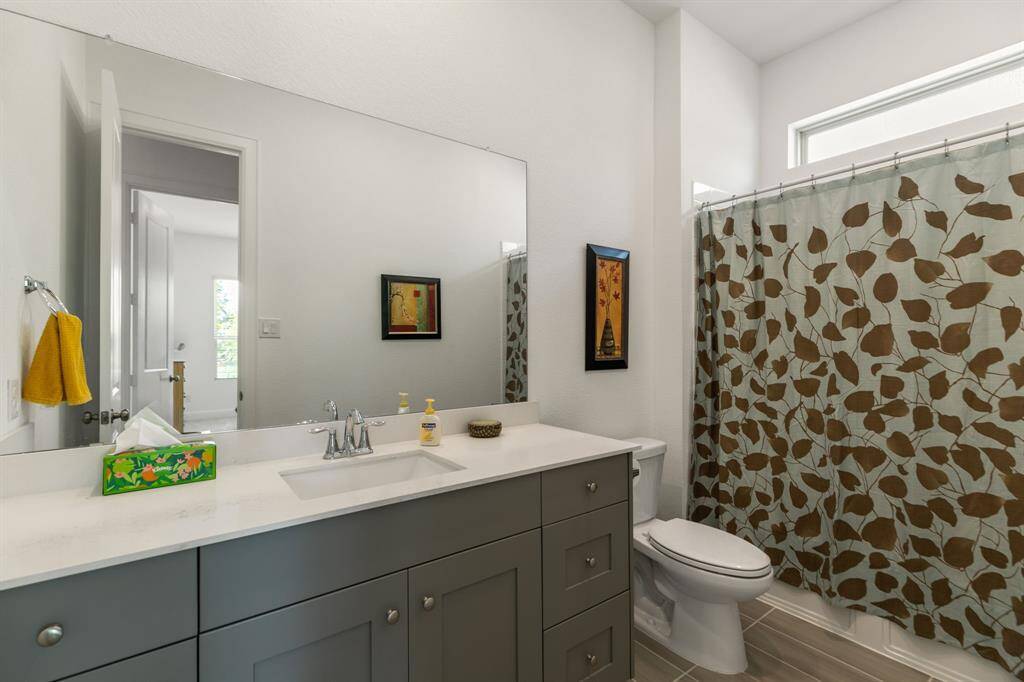 Guest bathroom with tub & shower 1st floor