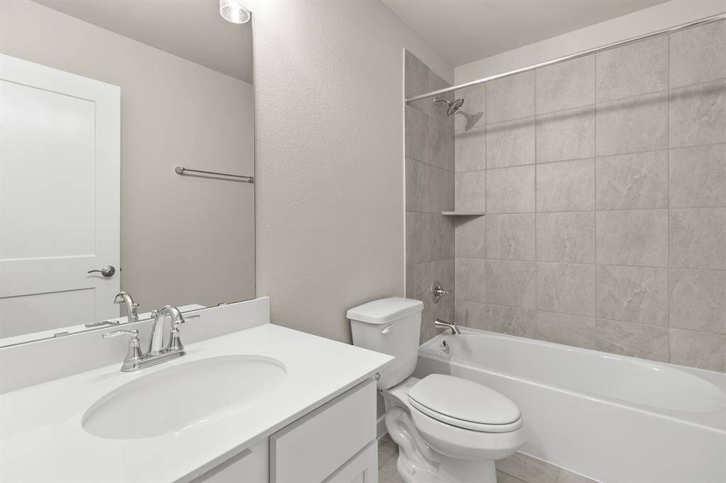 With plenty of storage to keep things tidy and organized, you’ll find that these secondary bathrooms are designed with real life in mind.