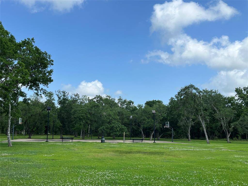 The HOA has a basketball court for your enjoyment. This is near the pavilion and close to the mailboxes.