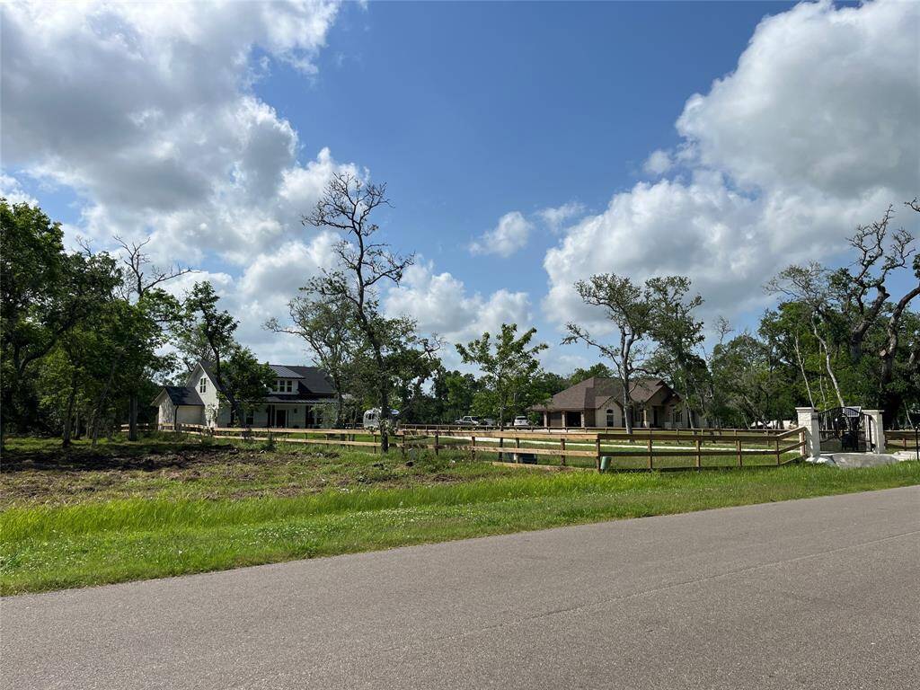 This is the northern corner of Lot 80 where you see the fenceline for a beautiful new build at 52518 Bayou Bend (for reference).
