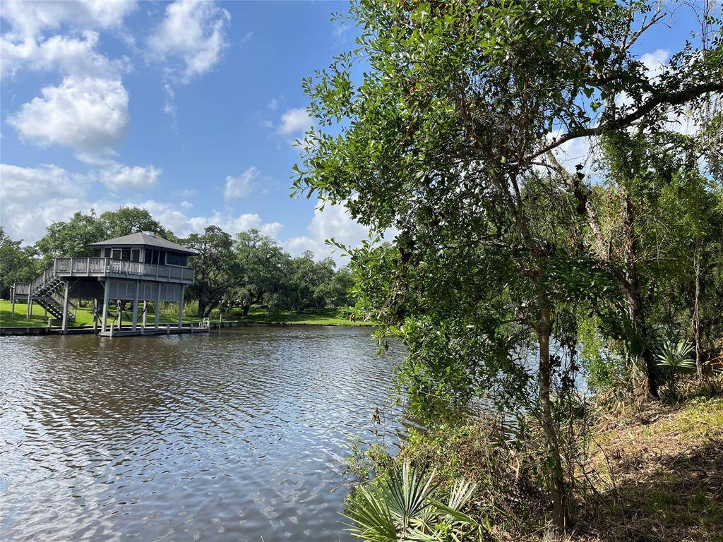 We are looking up the bayou now.