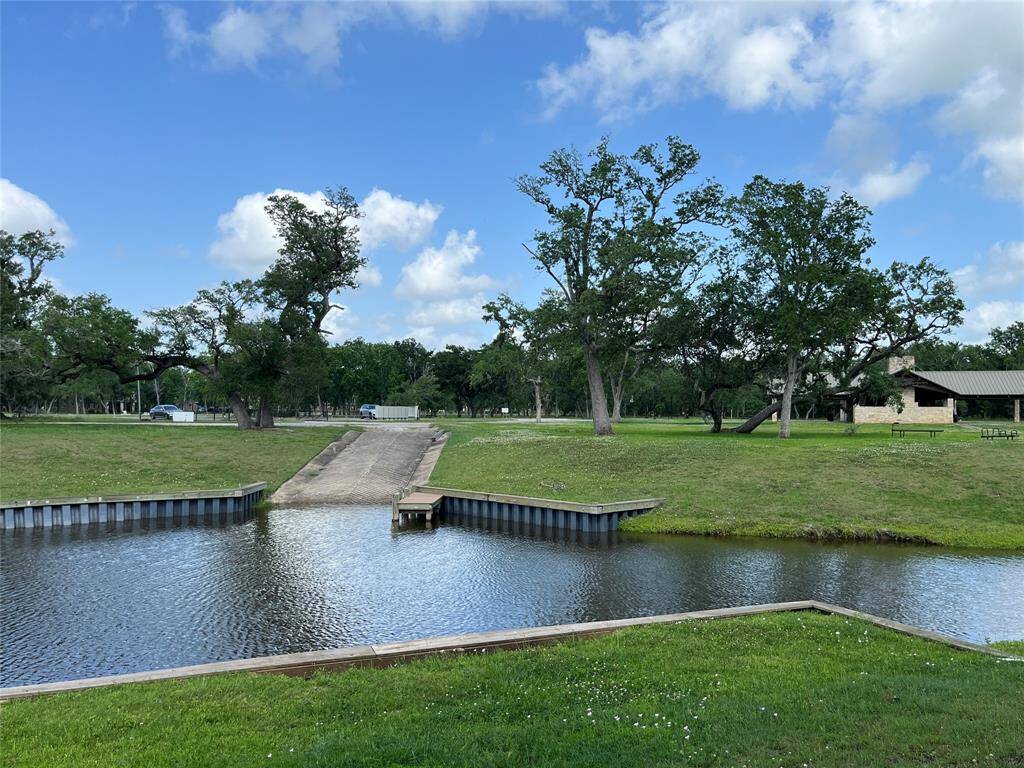 You have access to this boat ramp that's just down the street. There's plenty of parking and you'll enjoy spending time at the park, regardless of your interests.