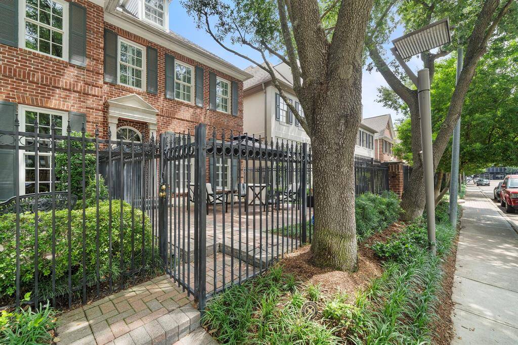 Welcome to this darling town home on the tree-lined Chevy Chase in the heart of the Galleria.