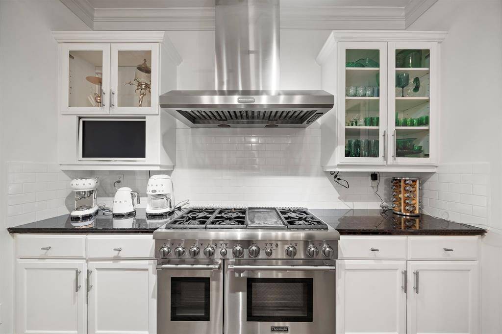 High end Thermador shove and glass door cabinets.