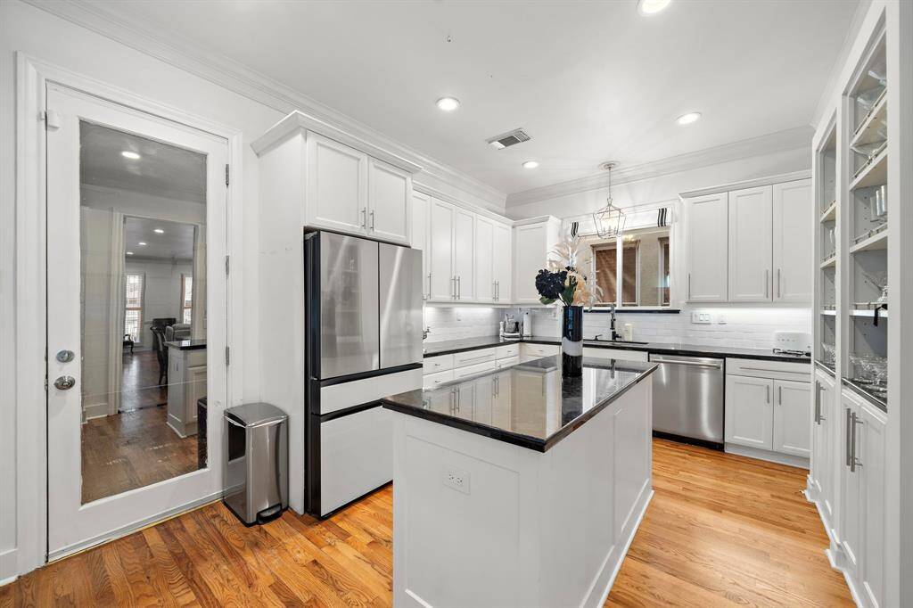 This kitchen is perfect for your culinary imagination, with TONS of counterspace and cabinetry, SS appliances and access to the garage.