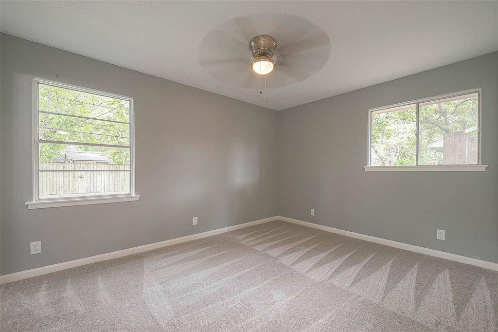 Second bedroom.