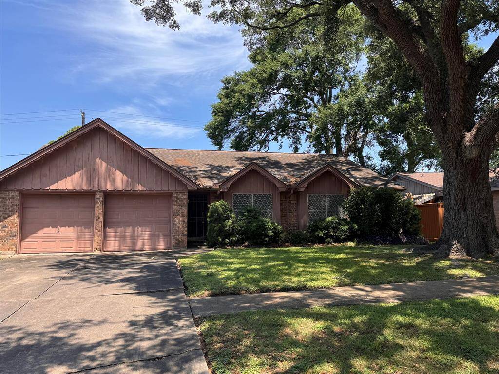 8211 Gulfwood Lane