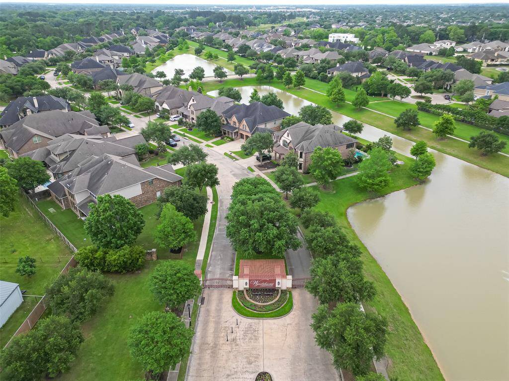 Enjoy the added comfort of living in a gated community with controlled access and a strong sense of community.