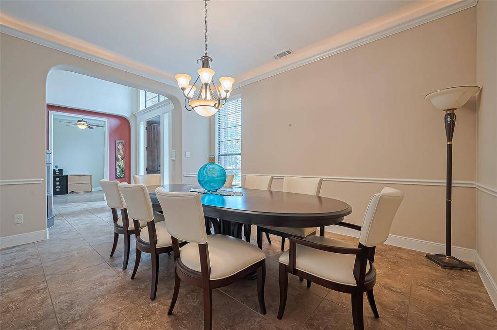 Bright and open dining room with plenty of space for hosting elegant dinners or casual brunches