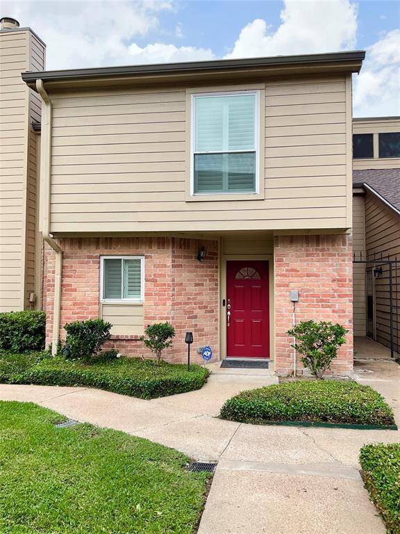 Welcome home to an ideal, spotless 2 bedroom home with very open floor plan and every attention to detail in pristine condition.