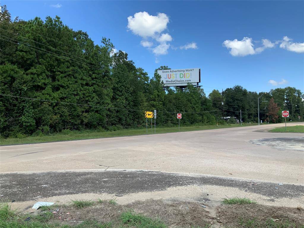 Right view of property standing at HWY 59 (I-69) Southbound Feeder and 59 Bypass/Washington Ave